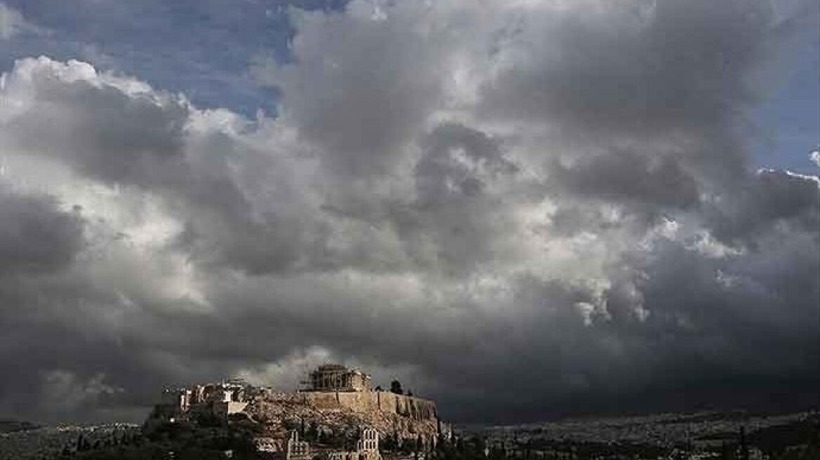 Καιρός: Νεφώσεις, τοπικές βροχές και πολλή υγρασία