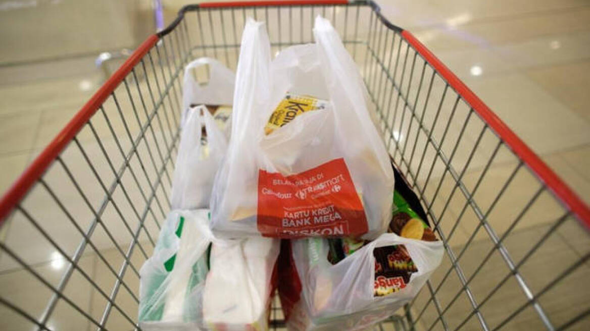 Μείωση 50% στη χρήση πλαστικής σακούλας στα σούπερ μάρκετ 