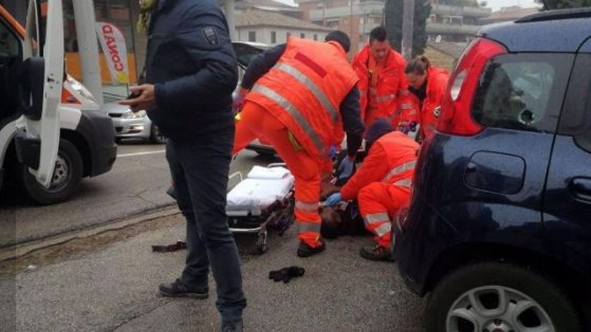 Ιταλία: Ακροδεξιός πυροβόλησε και τραυμάτισε 6 Αφρικανούς 