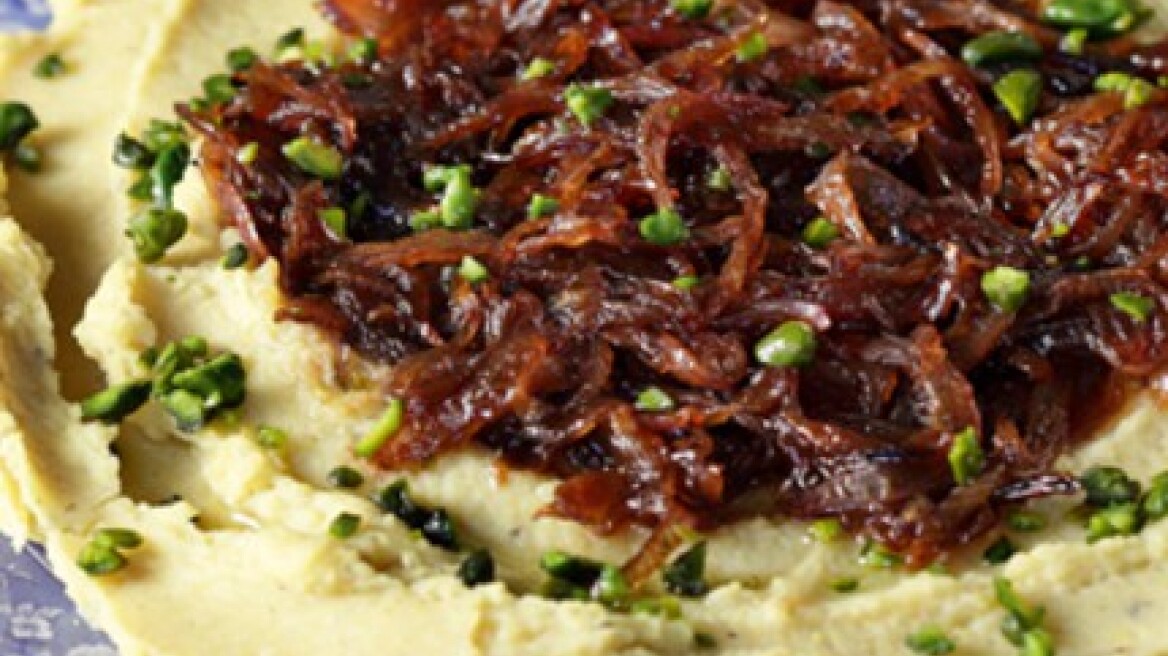 Φάβα πουρέ με καραμελωμένα κρεμμύδια