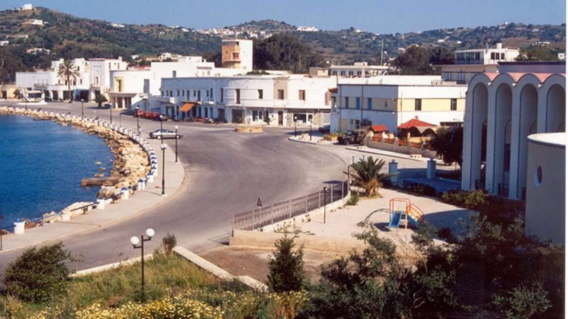 Σάτυρος αυνανιζόταν μπροστά σε ανήλικες στη Λέρο