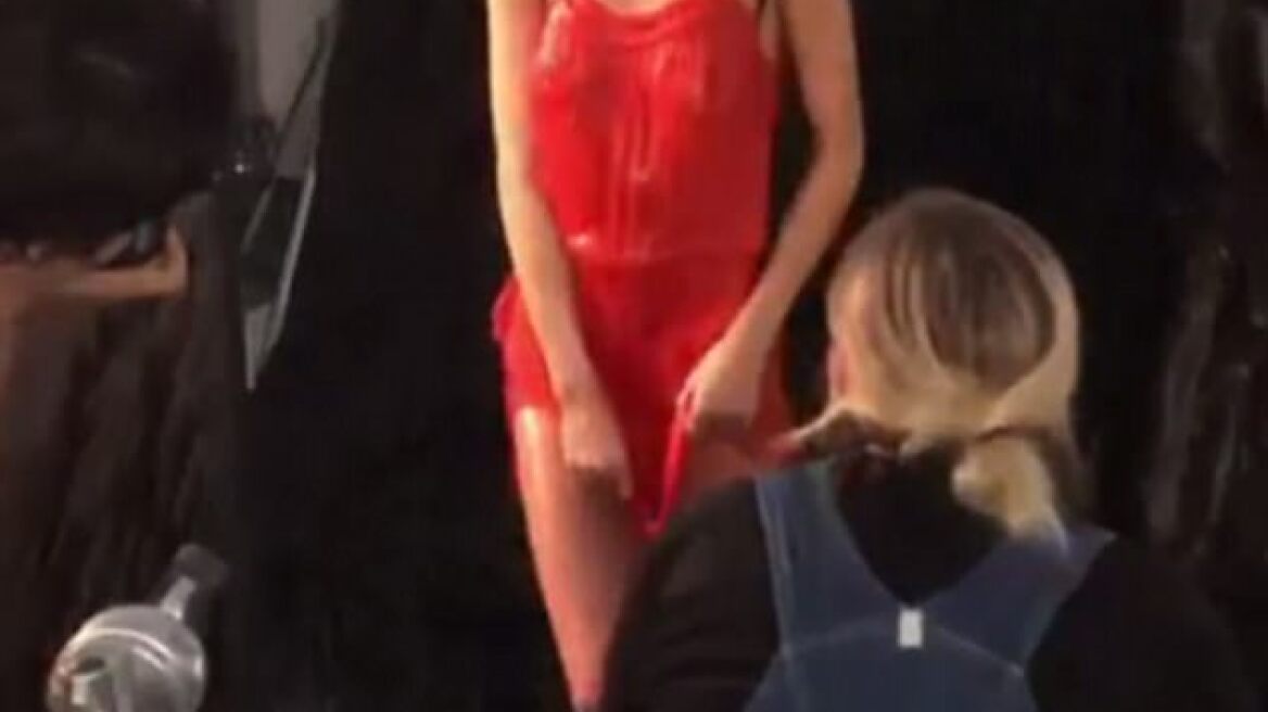 Μπουγέλωσαν το «αγγελάκι» Martha Hunt εν ώρα φωτογράφισης 