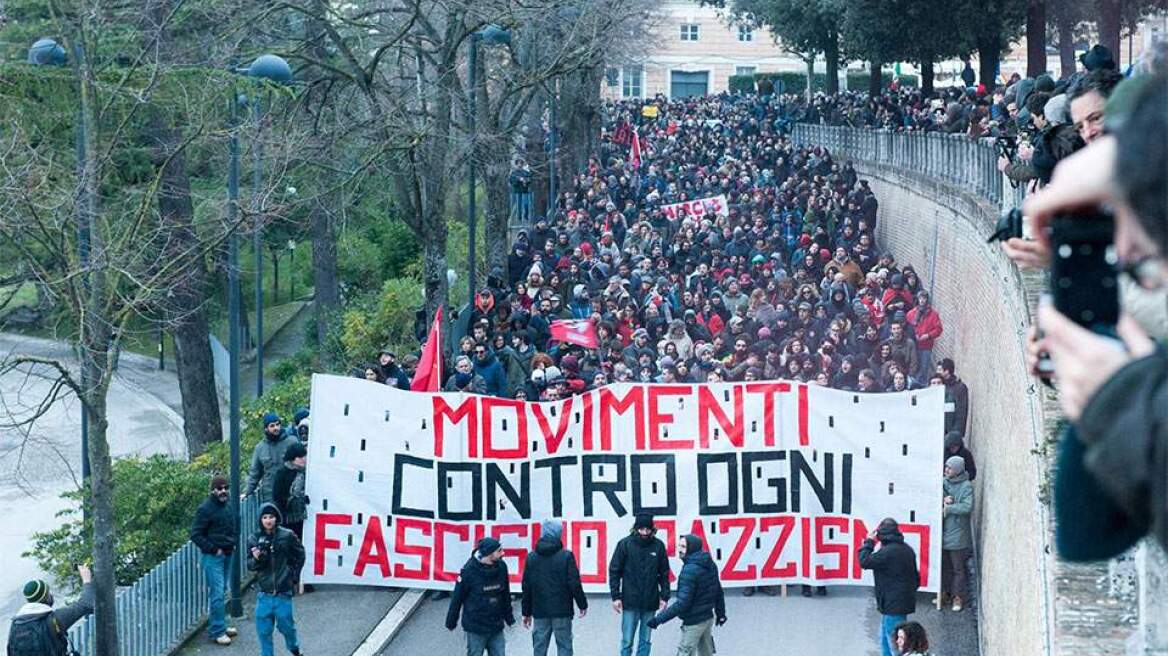 Ιταλία: 30.000 άνθρωποι διαδήλωσαν κατά του ρατσισμού στη Ματσεράτα