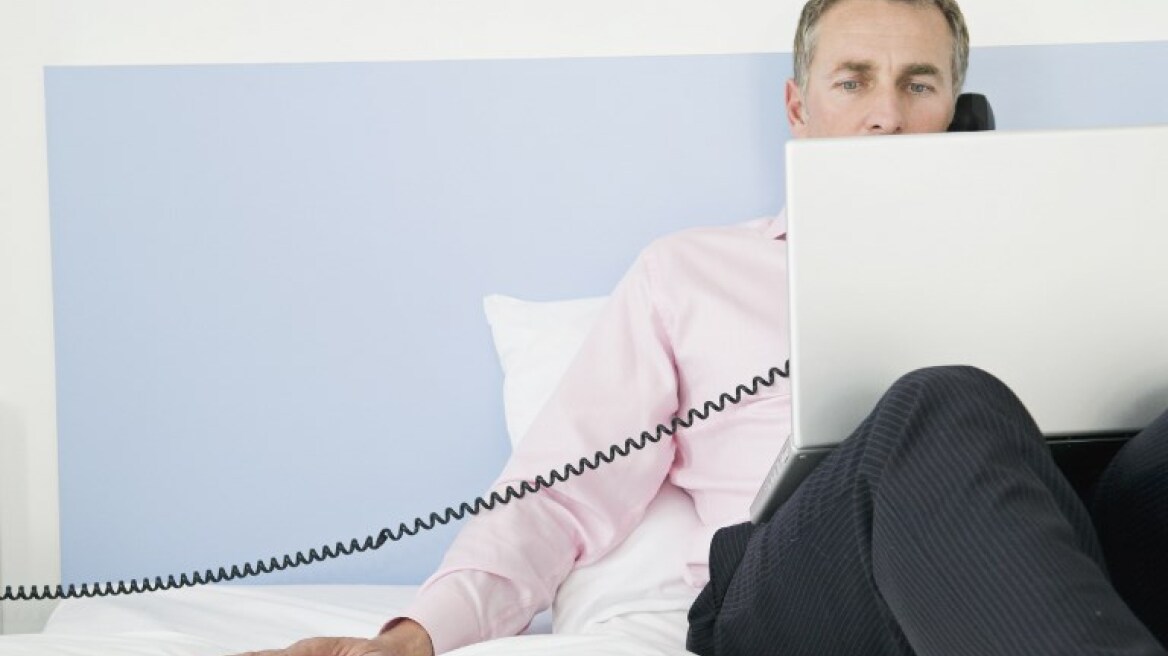 Στην Ελλάδα δουλεύουμε περίπου 70 ώρες παραπάνω σε σχέση με το μέσο ευρωπαϊκό επίπεδο