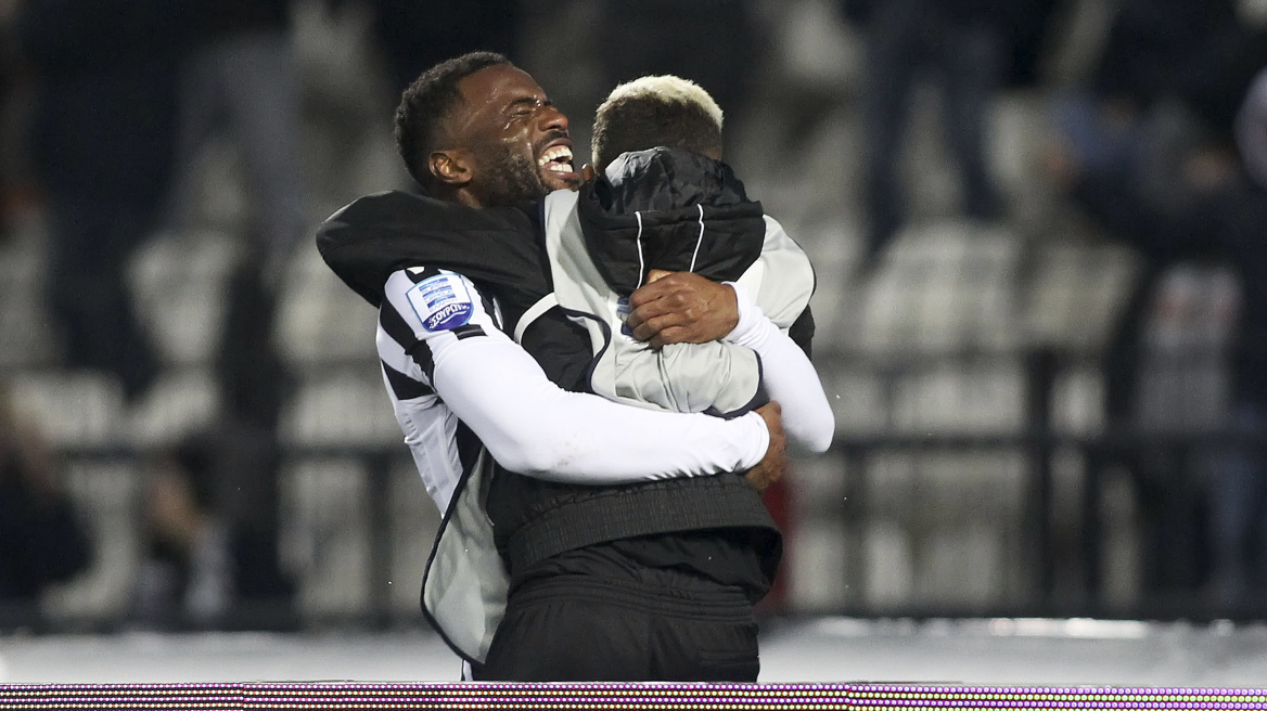 Σκόραρε και δάκρυσε με τον γιο του ο Βαρέλα! (φωτογραφίες)