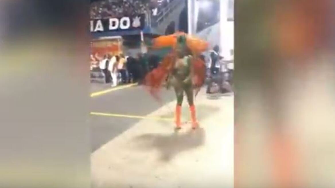 Βίντεο: Βραζιλιάνα Βασίλισσα του Καρναβαλιού έχασε το τάνγκα της αλλά συνέχισε να χορεύει