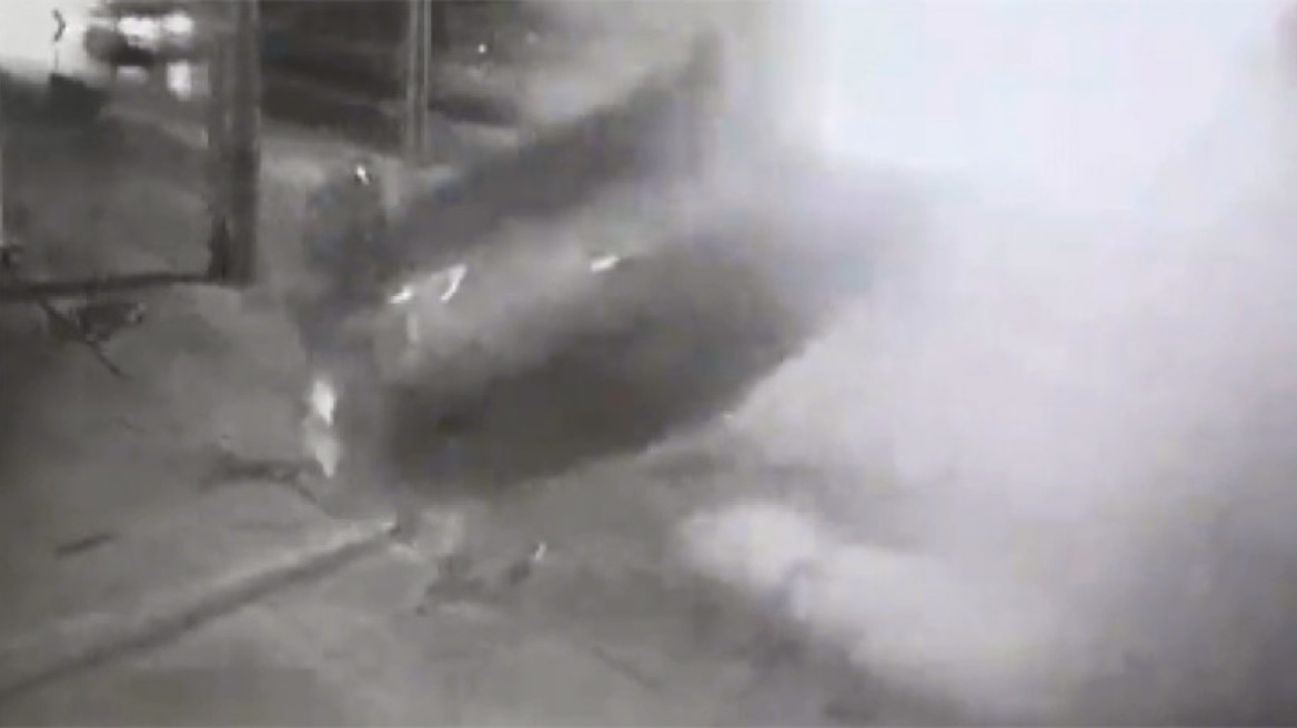 Σφοδρό τροχαίο δυστύχημα - Μέχρι και ένας σκύλος πήγε να δει τι συνέβη