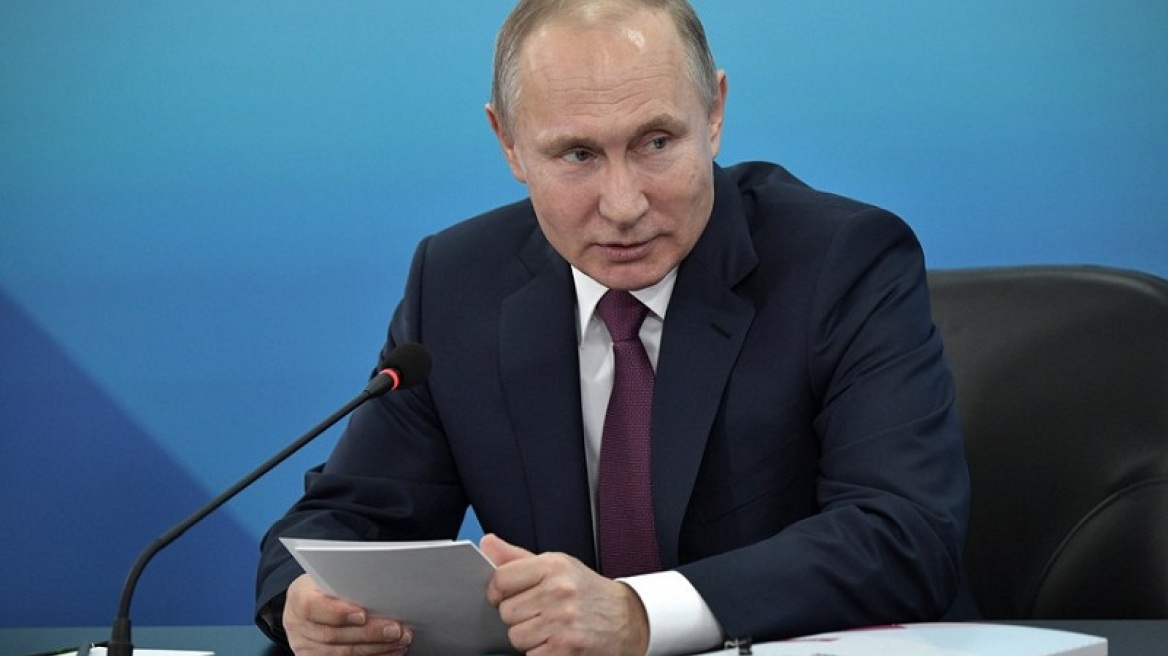 Ρωσία: Ο Πούτιν κρυολόγησε αλλά εξακολουθεί να... εργάζεται