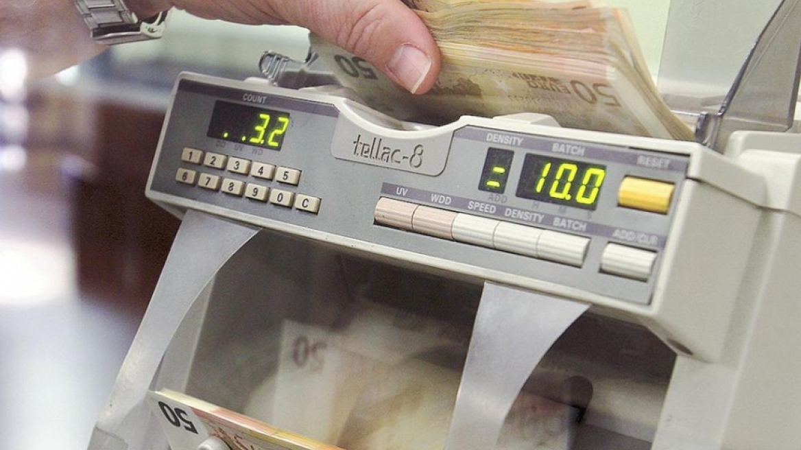 Καταθέσεις: Αυξήθηκαν κατά 1,4 δισ. τον Αύγουστο - «Ψαλίδι» 371 εκατ. στη χρηματοδότηση