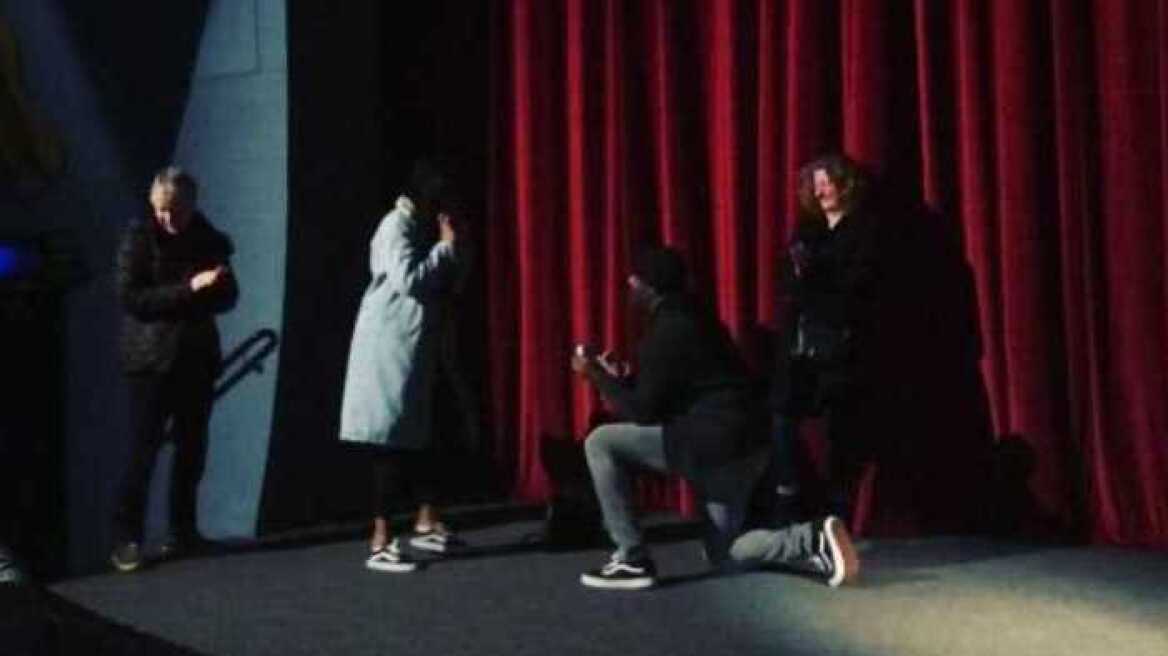 Ο «υποψήφιος Τζέιμς Μποντ» Ιντρις Ελμπα παντρεύεται ξανά: Έκανε πρόταση γάμου στο... σινεμά!