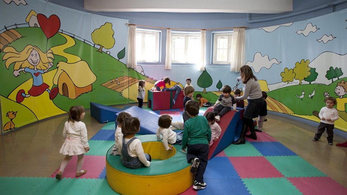 Αυξάνονται τα εισοδηματικά κριτήρια για voucher στους βρεφονηπιακούς σταθμούς