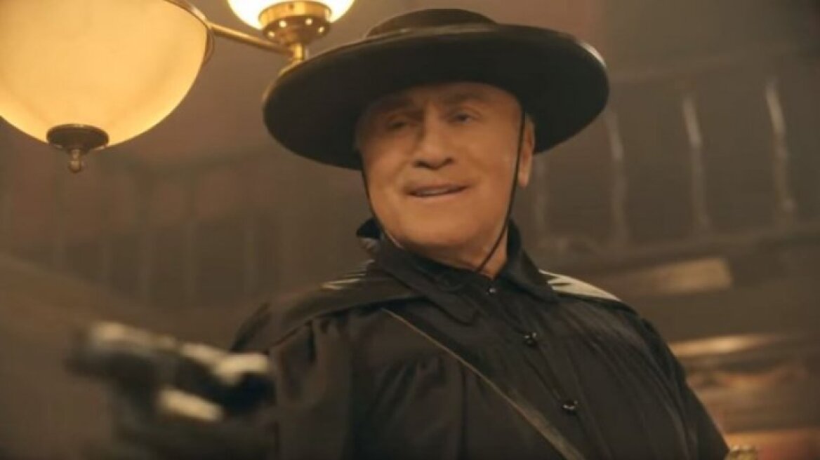 Ο Ψωμιάδης αγόρασε στολές Ζορό για τα παιδιά του Τσίπρα