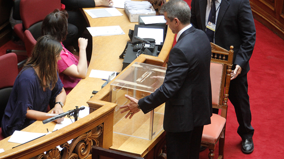 Υπόθεση Novartis: Αποφασίζουν αν θα στηθούν μία ή δέκα κάλπες στη Βουλή