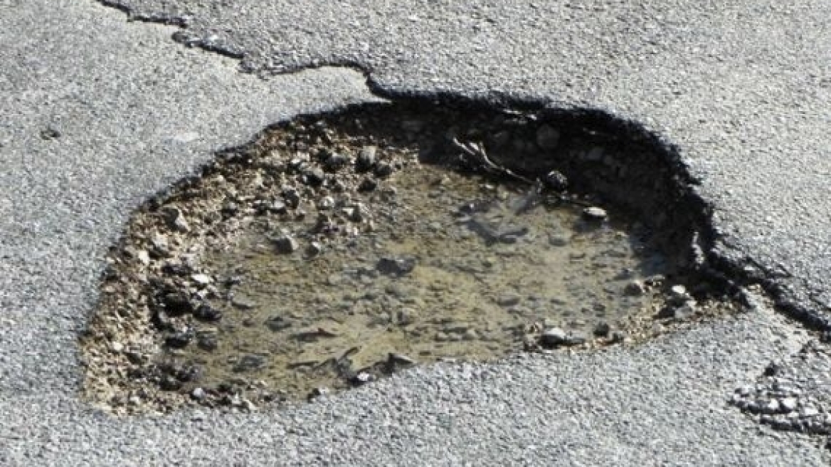 Δήμαρχος της Κρήτης στο πειθαρχικό με φόντο μια φονική λακκούβα