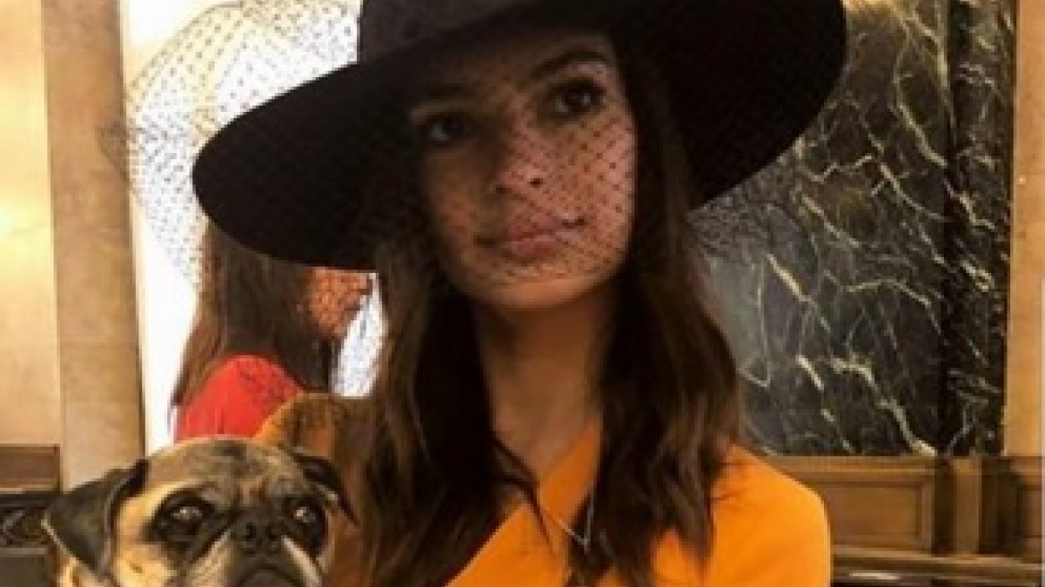 H Εmily Ratajkowski παντρεύτηκε φορώντας ένα Zara σύνολο που κοστίζει 110 ευρώ