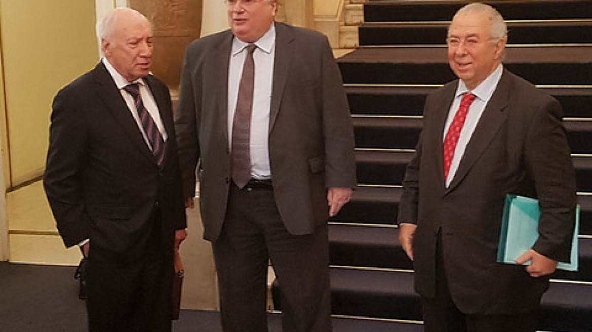 Νέο μήνυμα Κοτζιά στην ΠΓΔΜ για την αναθεώρηση του Συντάγματος