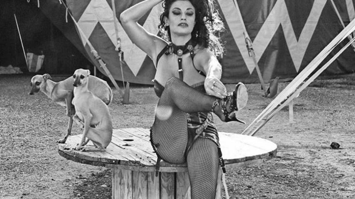 H σέξι φωτογράφιση της Δωροθέας Μερκούρη 