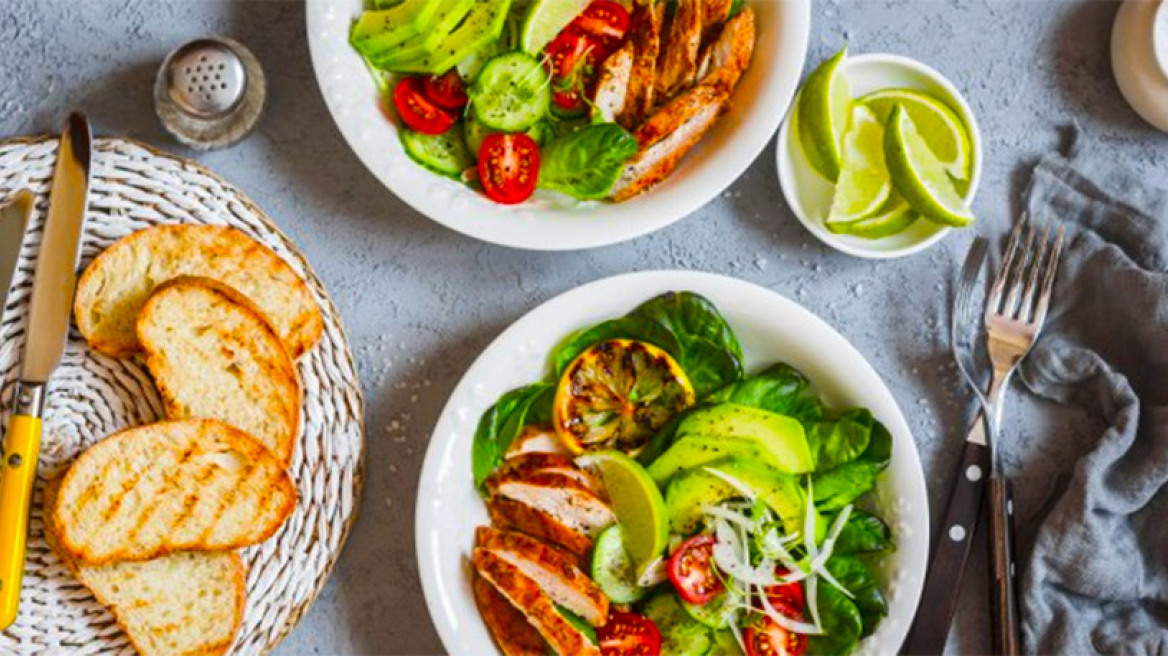 Όχι άλλο brunch! Η νέα μόδα είναι το liner, σύμφωνα με τη Μαράια Κάρεϊ