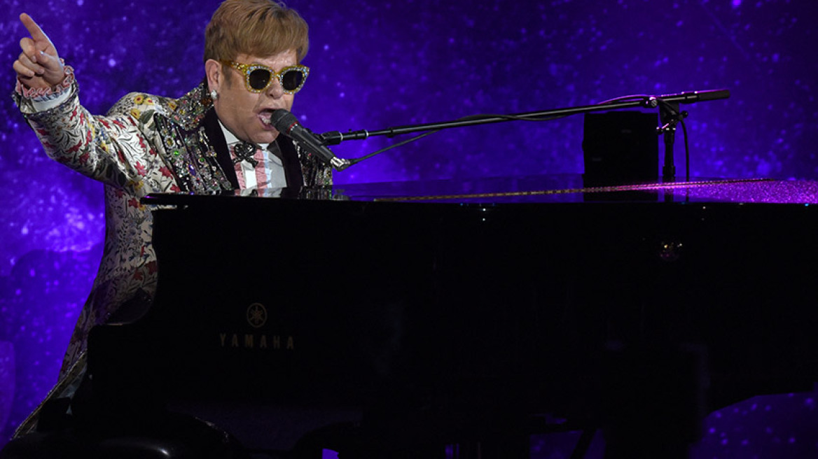 «Τα σκατ@@ατε» φώναξε ο Elton John σε θαυμαστές του και έφυγε από τη σκηνή επειδή... τον άγγιξαν