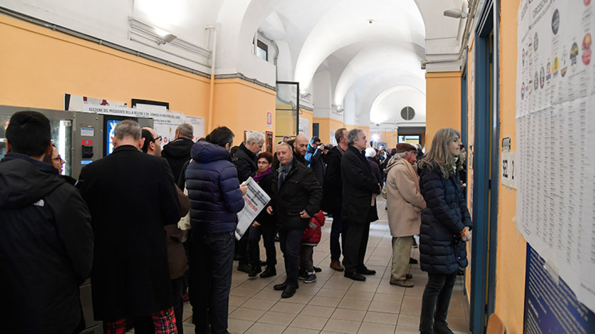 Οι Ιταλοί ψηφίζουν «στα τυφλά»: Εκλογές με... πέντε πιθανές κυβερνήσεις!