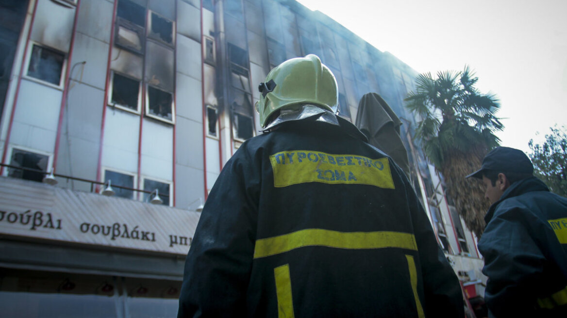 Λάρισα: Αναζωπυρώσεις αντιμετώπισε τη νύχτα η Πυροσβεστική στη Β' ΔΟΥ