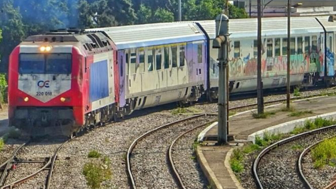 Σύγκρουση τρένου με αυτοκίνητο στον Άγιο Στέφανο