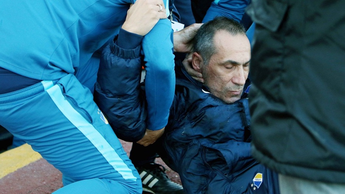 Βίντεο: Πέταξαν ποτήρι με νερό στον Δώνη - Έπεσε ημιλιπόθυμος