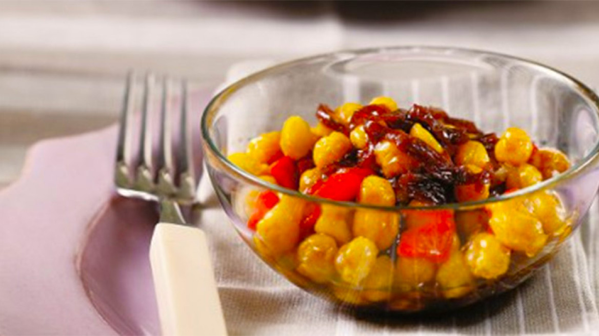 Ρεβίθια με πιπεριές Φλωρίνης και καραμελωμένα κρεμμύδια