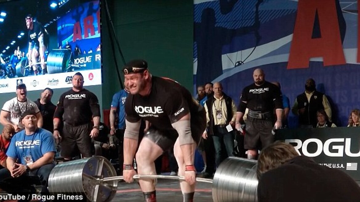 Βίντεο: Σηκώνει βάρη μισών τόνων και «σκάει» η μύτη του