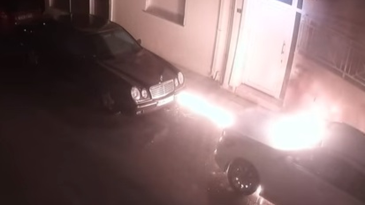 Πυρπόλησαν πέντε πολυτελή οχήματα στην Αλεξανδρούπολη