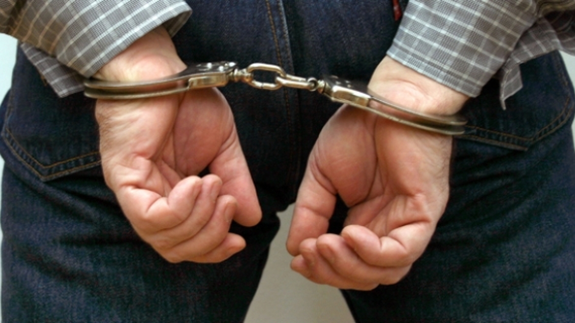 «Άρμεγε» πολίτες τάζοντάς τους διορισμούς στο Δημόσιο