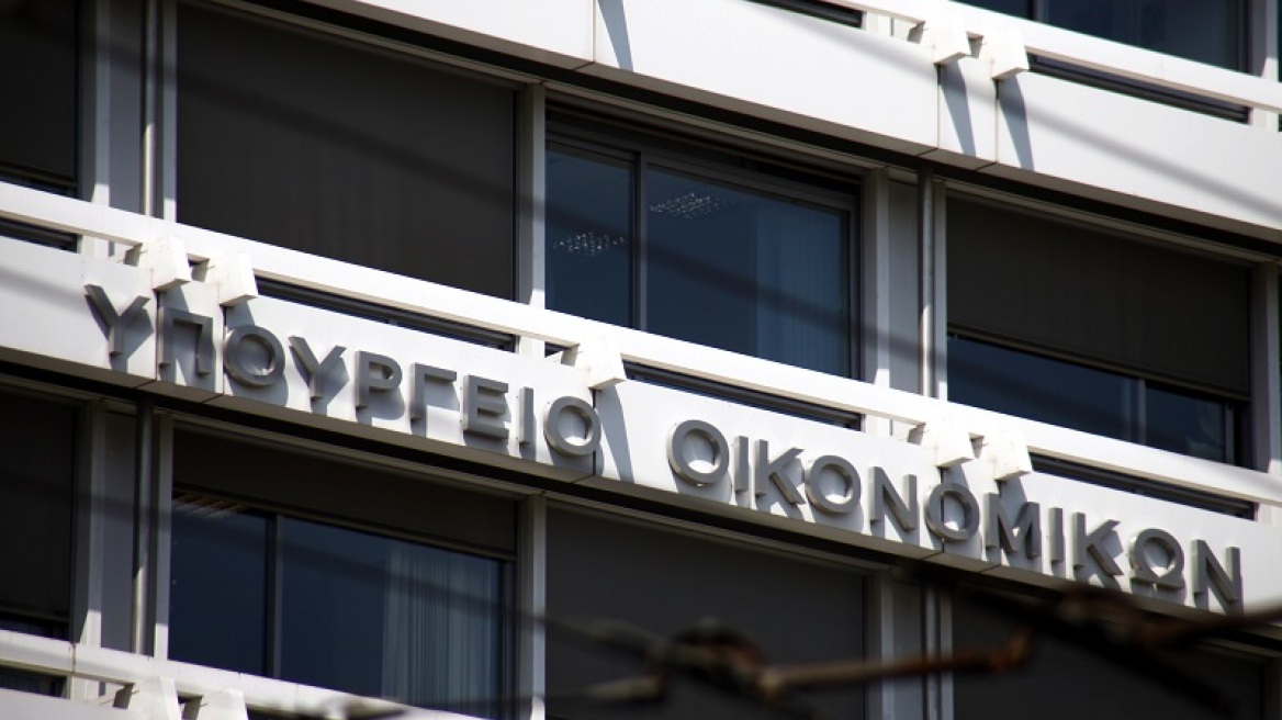 Το ΥΠΟΙΚ διαψεύδει το σενάριο παράτασης του μνημονίου 