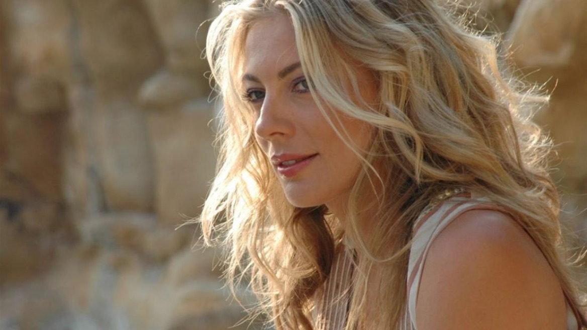 Σμαράγδα Καρύδη: Μου δημιουργεί θλίψη, με στεναχωρεί η εικόνα του γάμου και του νυφικού