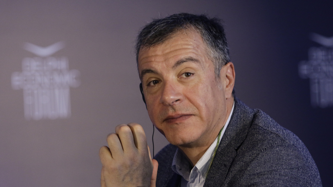 Θεοδωράκης: Στα πατριωτικά θέματα αντιπαρατιθέμεθα με στόχο τη συνεννόηση και όχι τις κομματικές σκοπιμότητες