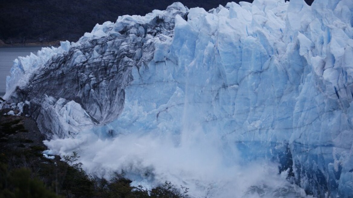 Αργεντινή: Καταρρέει ο τεράστιος παγετώνας Perito Moreno