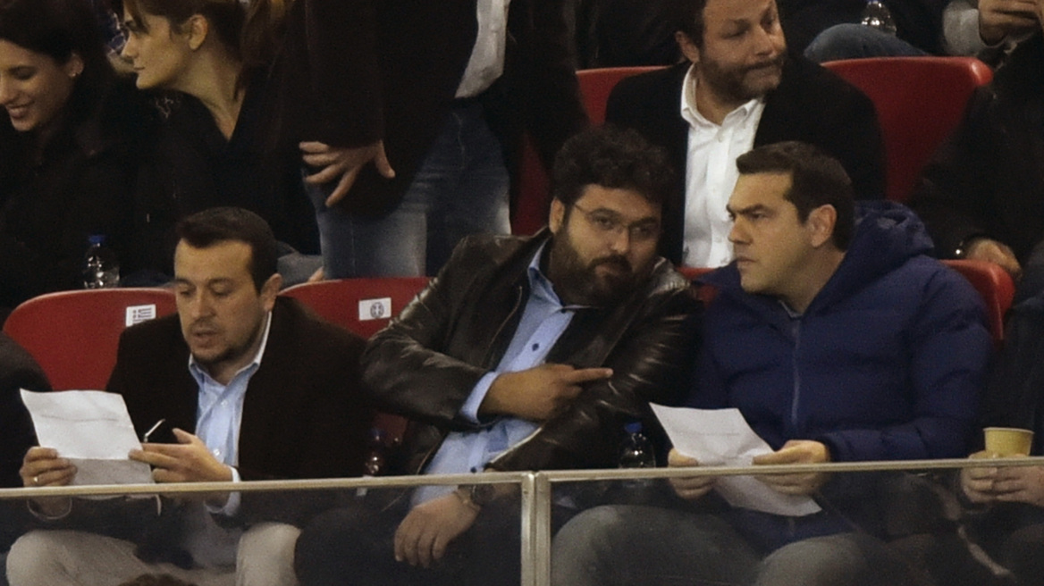 Σε εξέλιξη σύσκεψη Τσίπρα-Βασιλειάδη στο Μαξίμου