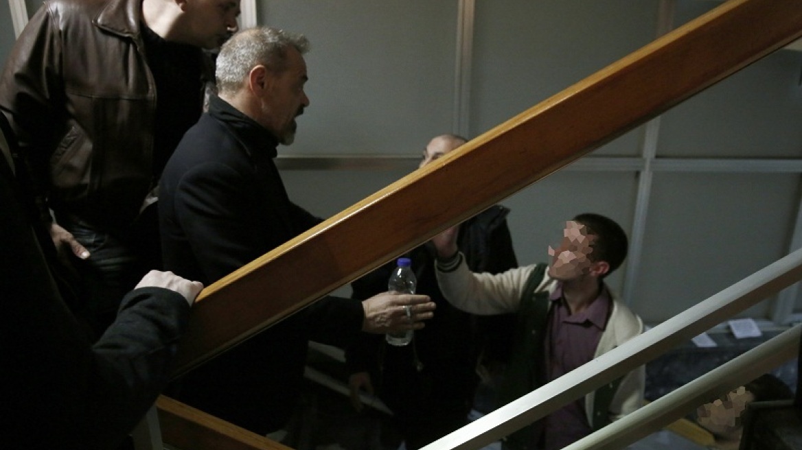 Σε δίκη 12 μέλη του Ρουβίκωνα για σειρά πλημμεληματικών κατηγοριών