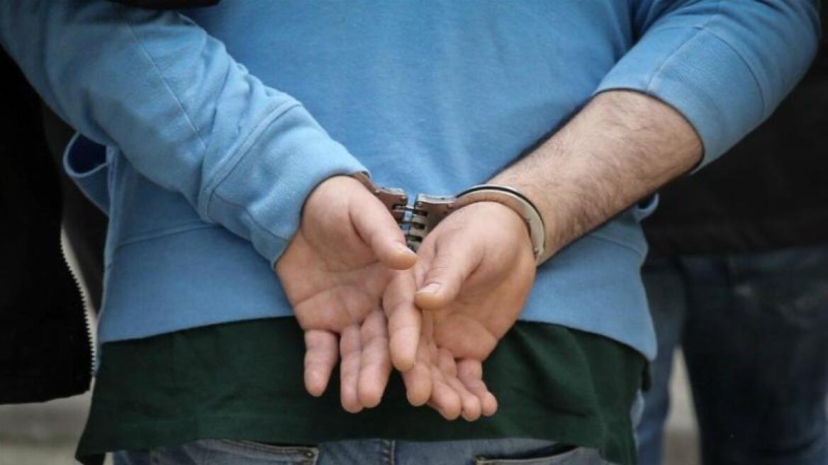 Αλγερινοί μετανάστες ξάφριζαν κοπέλες στην Πάτρα