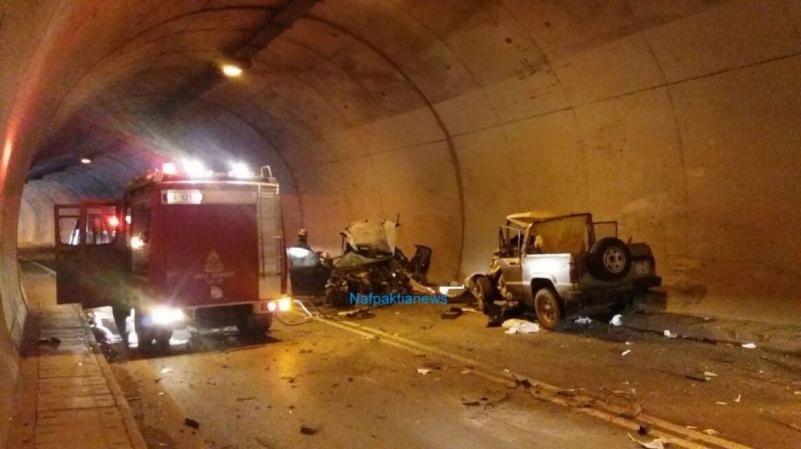 Φωτογραφίες σοκ: Ένας νεκρός και τέσσερις τραυματίες από τροχαίο σε σήραγγα στη Ναύπακτο