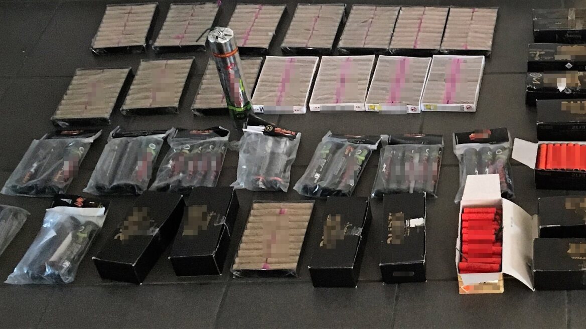 Εκατοντάδες πυροτεχνήματα κατασχέθηκαν στους Παξούς