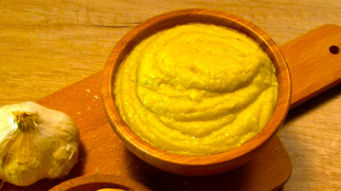 Παραδοσιακή σκορδαλιά με ψωμί