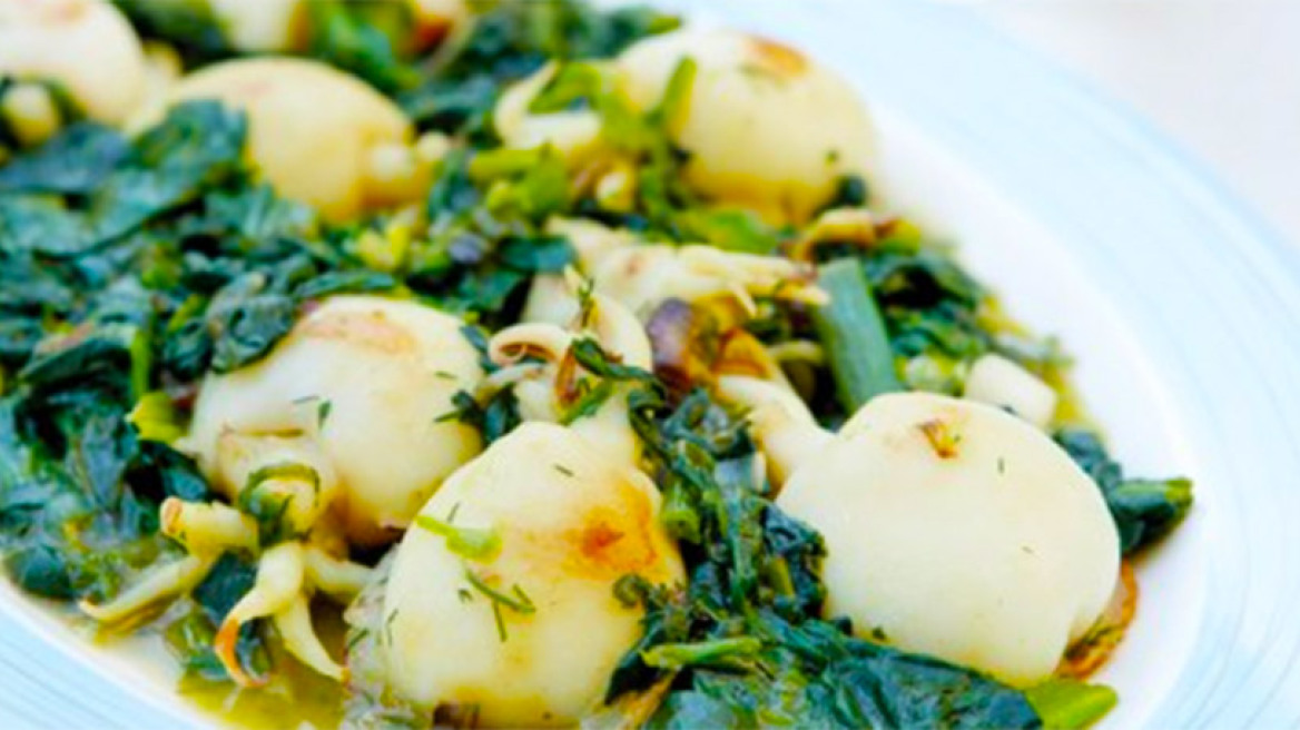 Σουπιές γιαχνί με σπανάκι