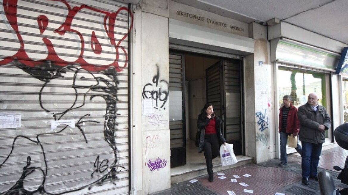 Επίθεση αναρχικών σε δικηγορικά γραφεία στην Αθήνα 