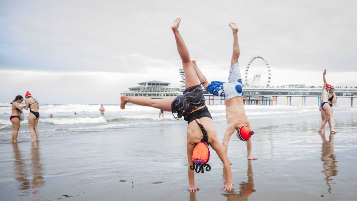 Βίντεο: Οι  Ολλανδοί υποδέχθηκαν το 2019 με μία βουτιά στην παγωμένη Βόρεια  Θάλασσα