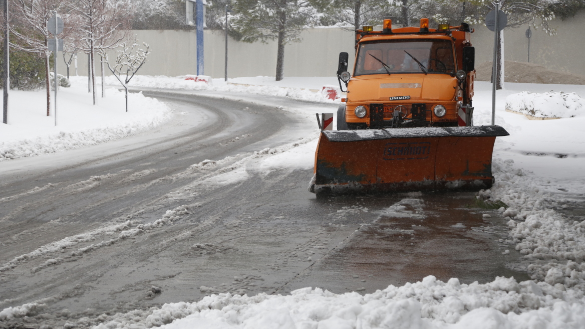 Έκλεισε λόγω χιονόπτωσης ο δρόμος προς Πάρνηθα