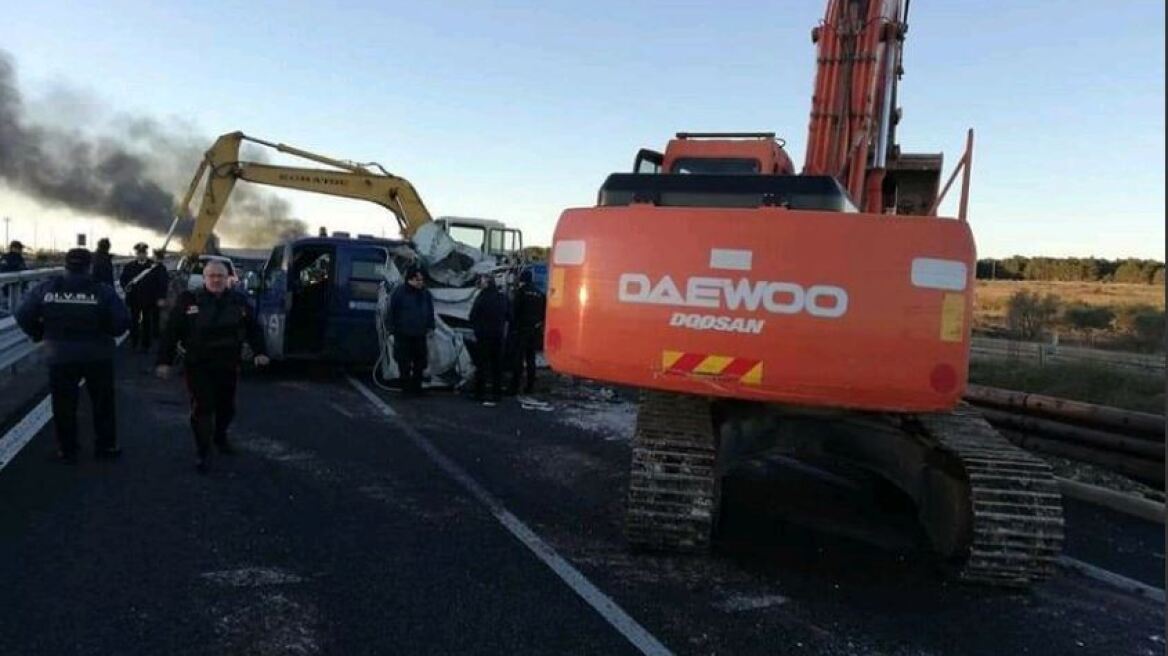 Κινηματογραφική ληστεία στην Ιταλία: Άνοιξαν τεθωρακισμένο βαν με... εκσκαφείς!