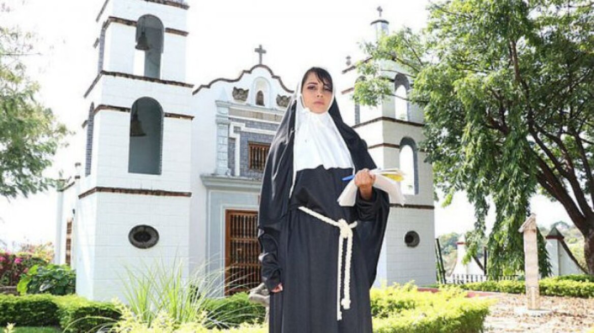 Καλόγρια ερωτεύτηκε τον... καθηγητή της και έγινε πορνοστάρ