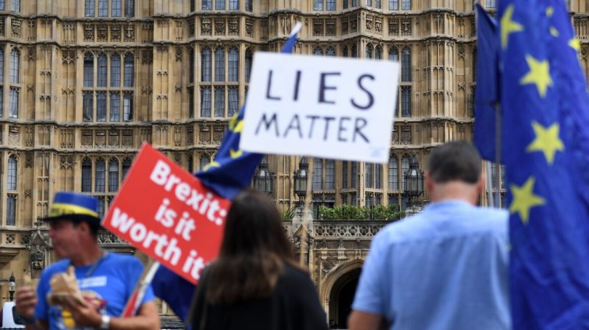 Brexit: Το βορειοϊρλανδικό DUP επιβεβαιώνει ότι θα καταψηφίσει τη συμφωνία