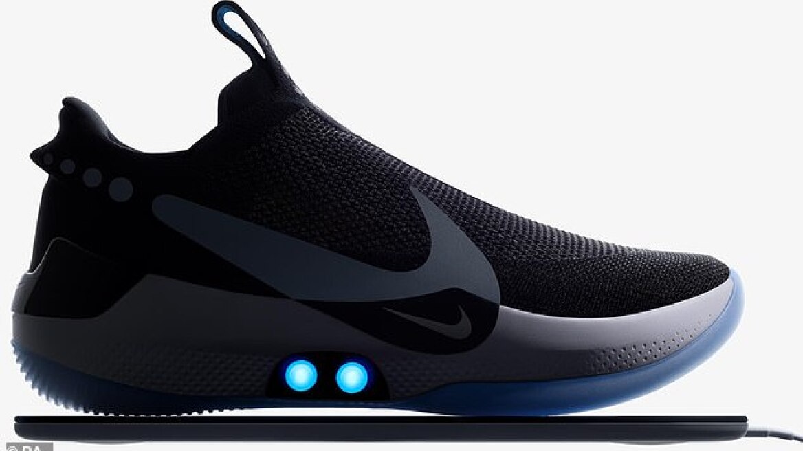 Η Nike έφτιαξε παπούτσι που προσαρμόζεται στο πόδι που το φοράει - Παίρνει «εντολές» μέσω κινητού!