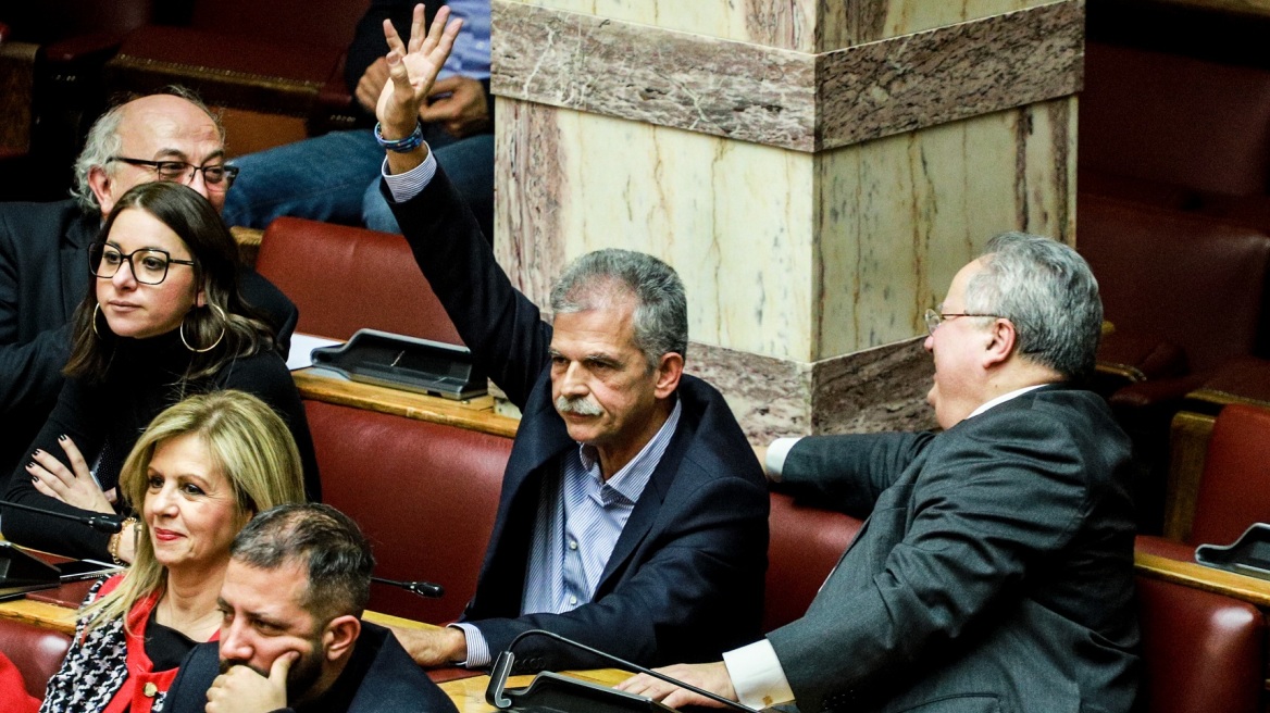 Πυροτεχνουργοί στο σπίτι του Σπύρου Δανέλλη